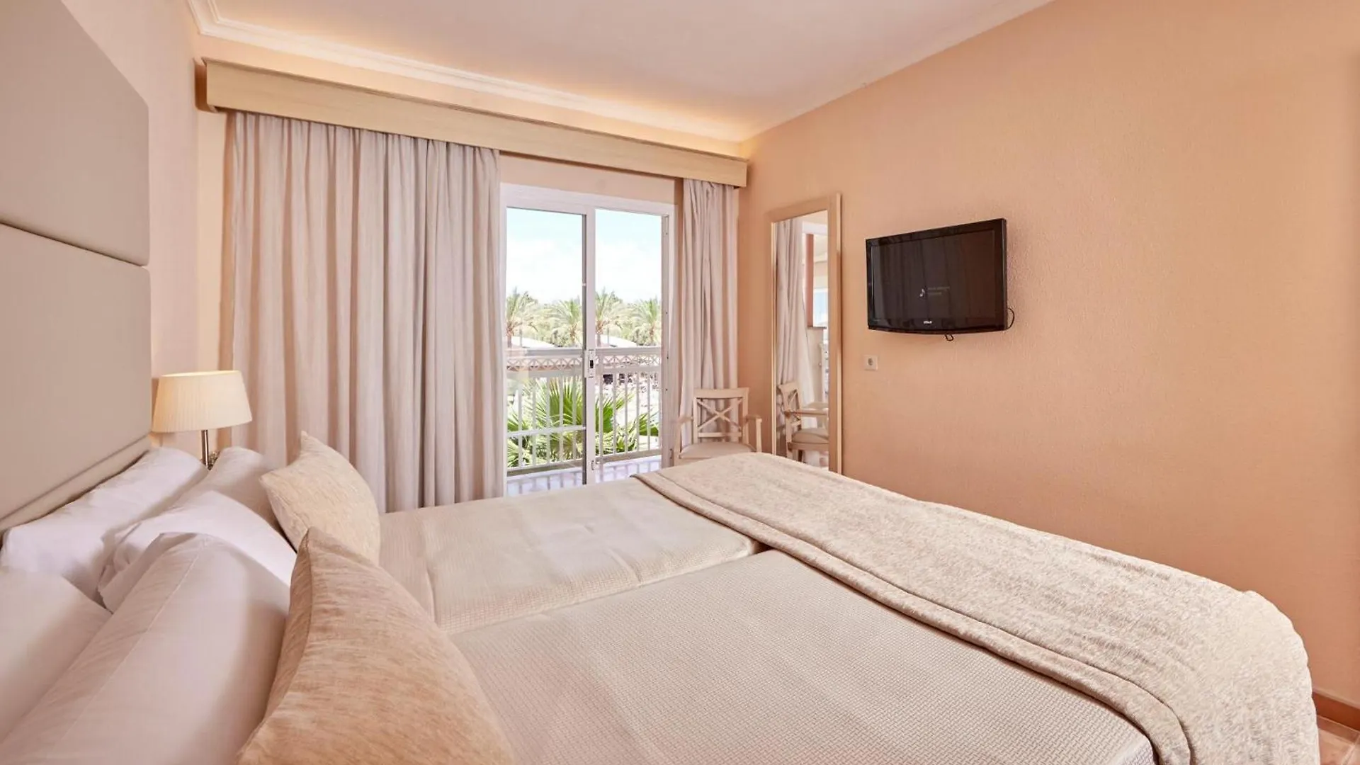 Zafiro Can Picafort Aparthotel