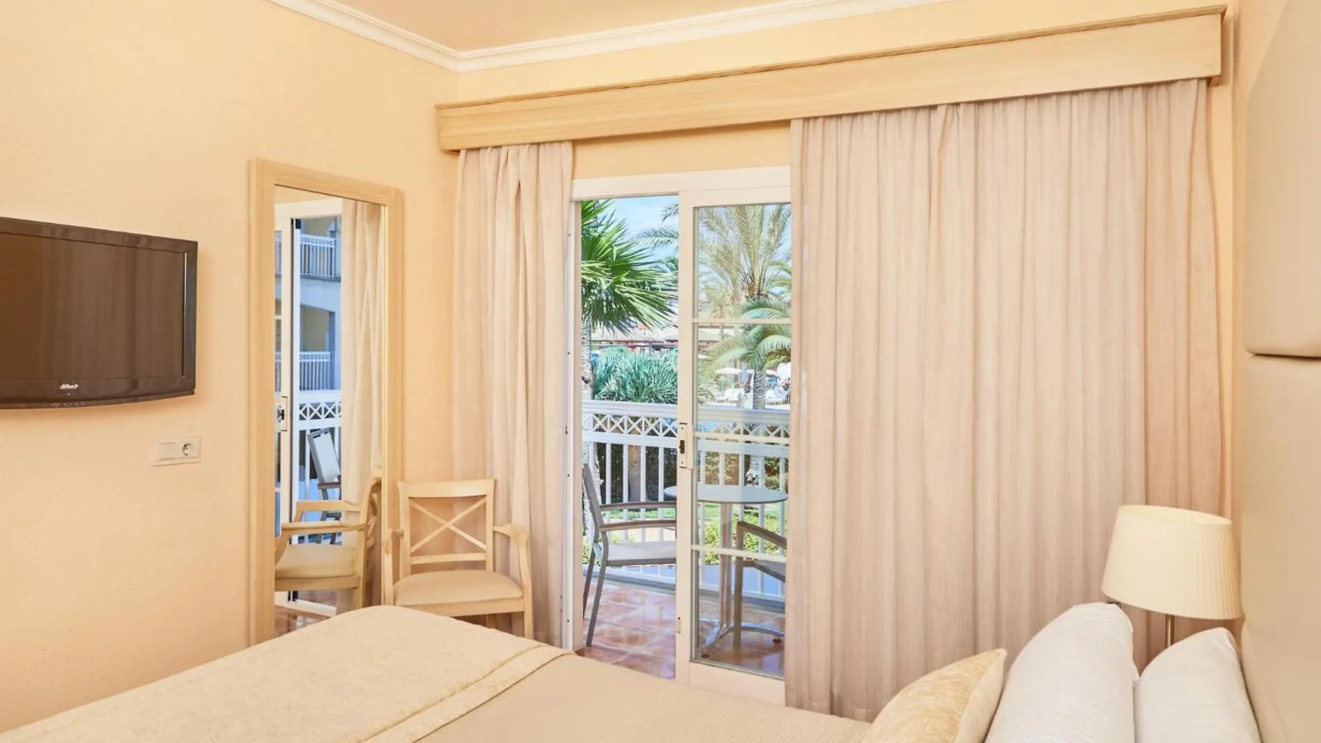 **** Aparthotel Zafiro Can Picafort Spain