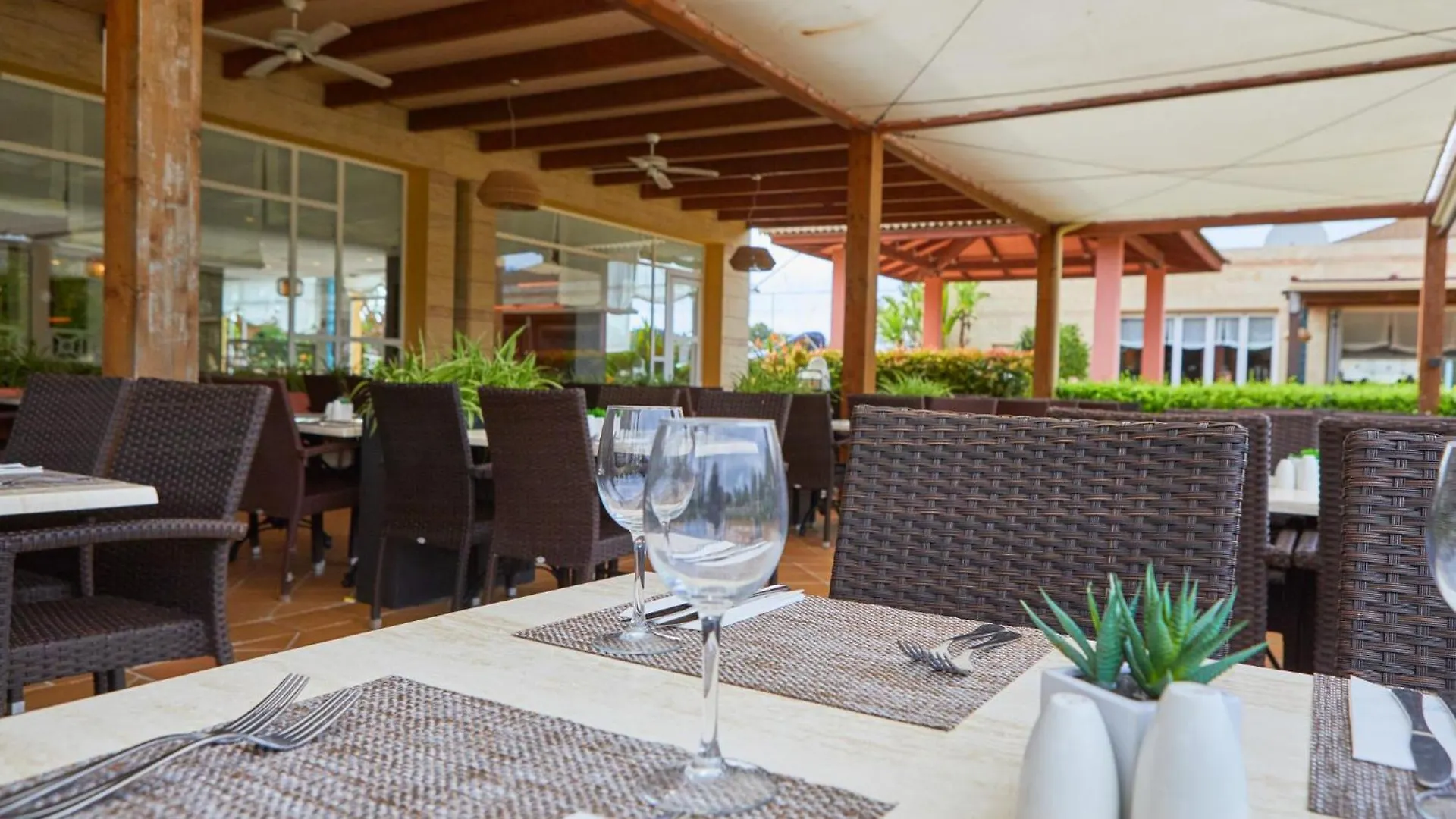 **** Aparthotel Zafiro Can Picafort Spain