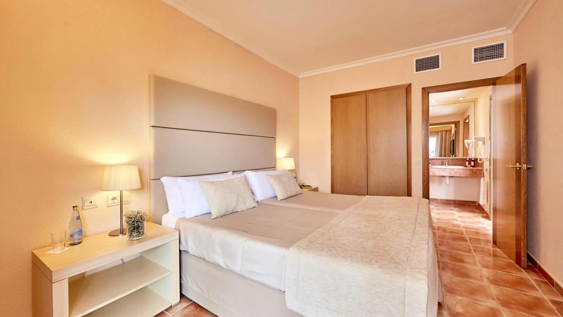 Zafiro Can Picafort Aparthotel